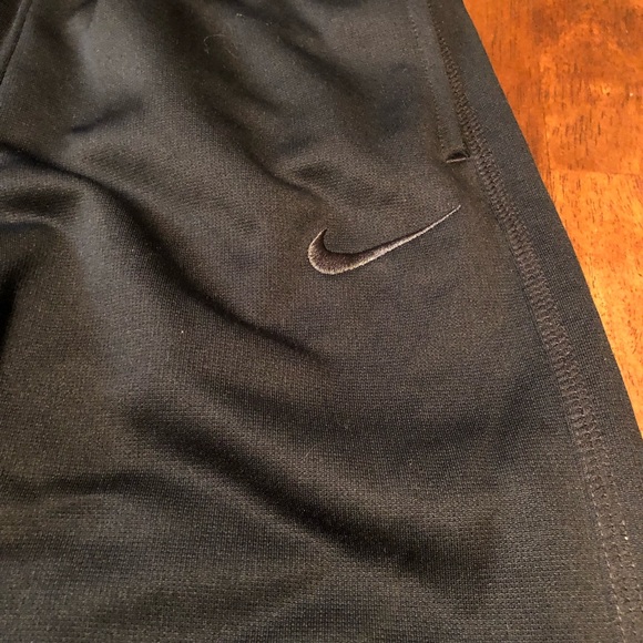 Youth Nike Therma Fit pants - Picture 3 of 6